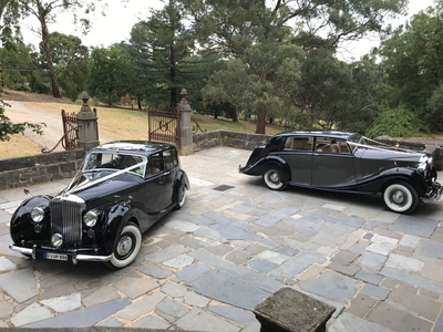 images/gallery/1949-Rolls-Royce-Wraith-and-1950-Bentley-Coachbuilt-Black-and-grey-at-Monsalvat.jpg
